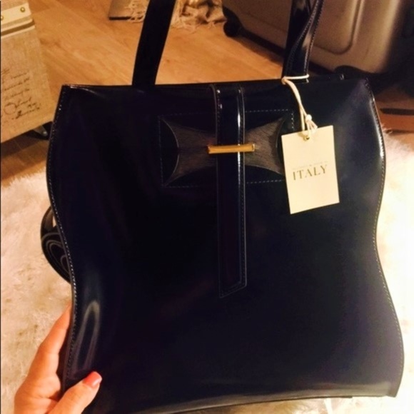 IACUCCI Handbags - Large Navy Patent Leather Italian Handbag NWOT